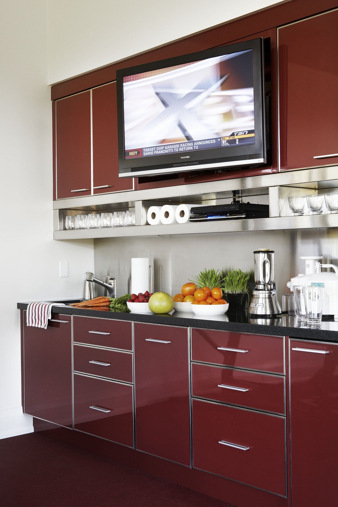 Featured image of post Dark Red Kitchen Accessories : Discover inspiration for your red kitchen remodel or upgrade with ideas for storage, organization, layout and decor.