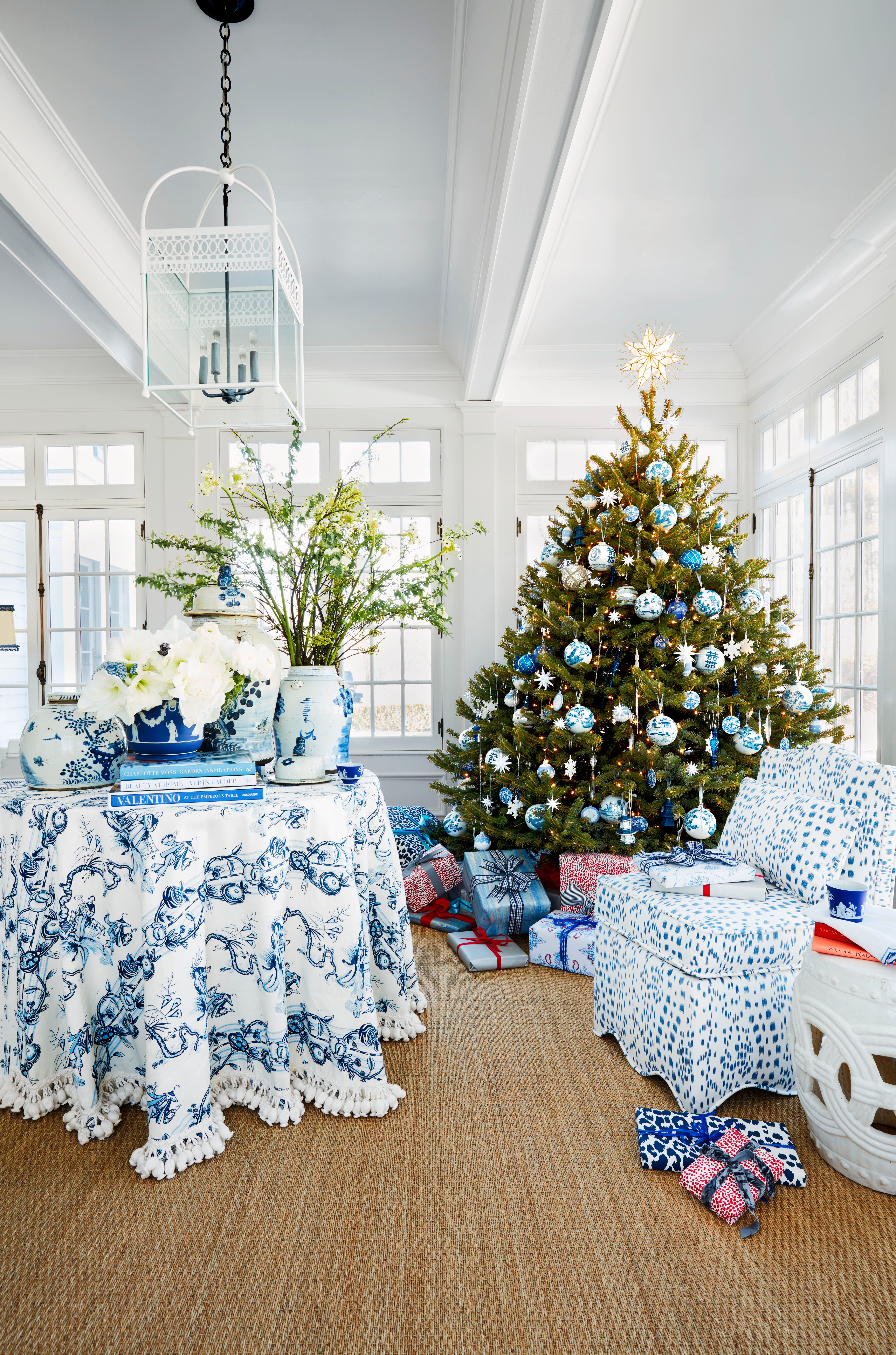 white and blue christmas tree