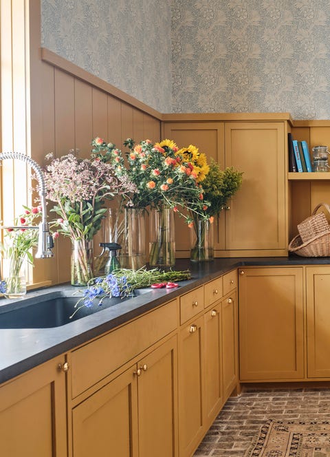 laundry room, flowers, black countertop