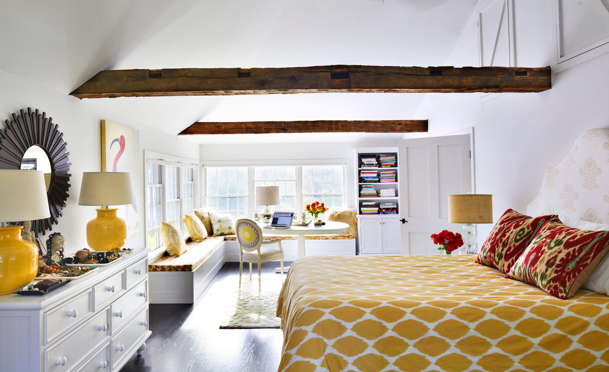 Small Apartment Decorating: Yellow