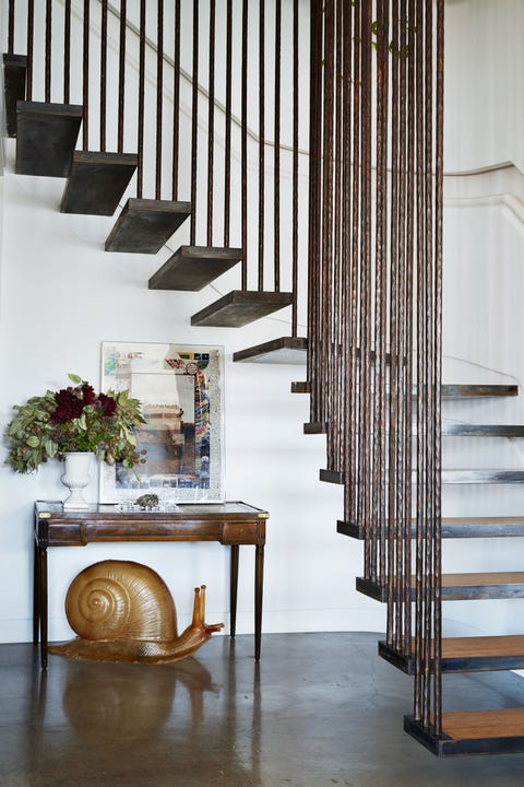 Unique entryway staircase design