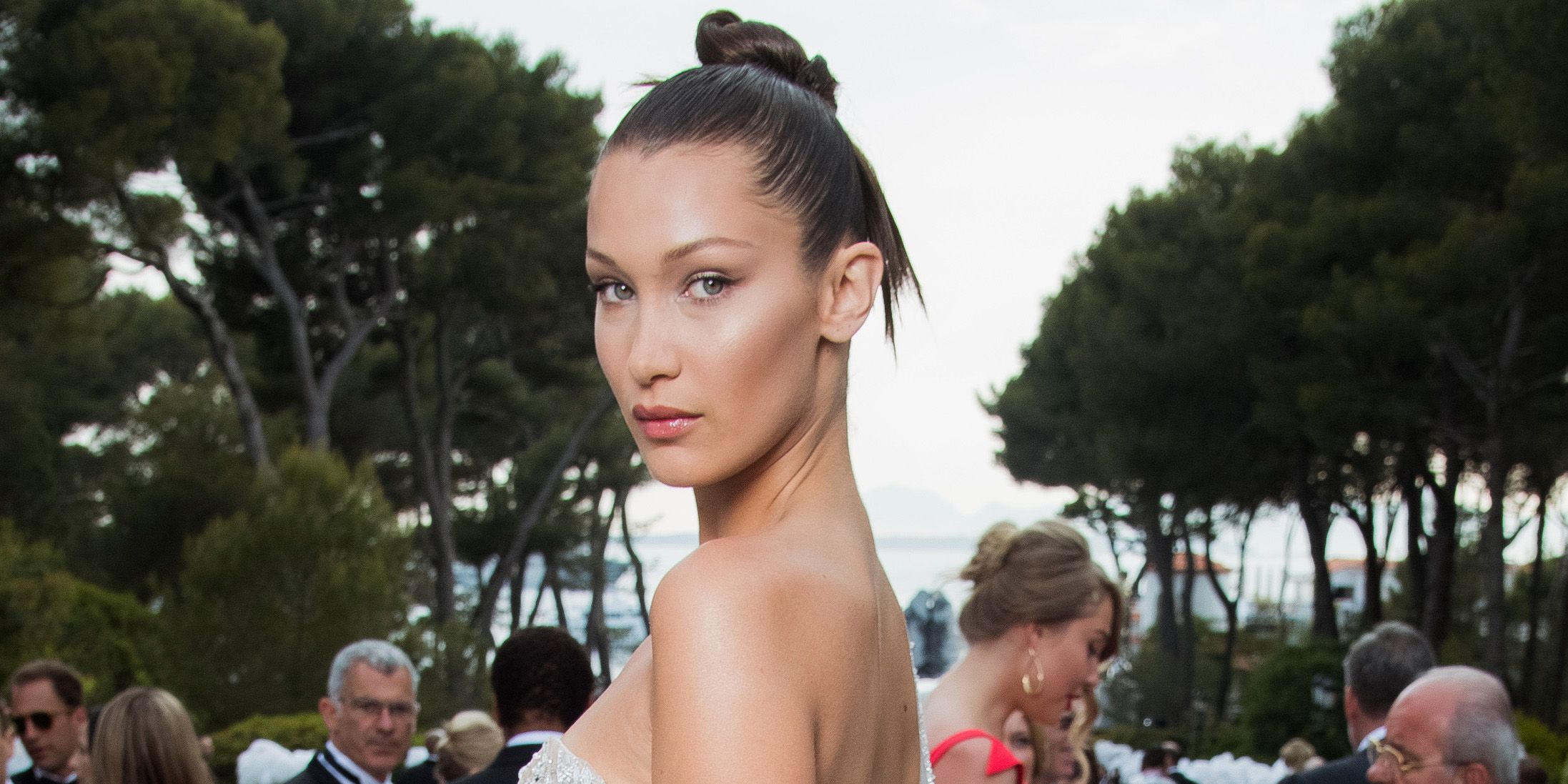 Monaco Beach Nude - Bella Hadid Is Posing Nude on the Beach and Living Her Best ...