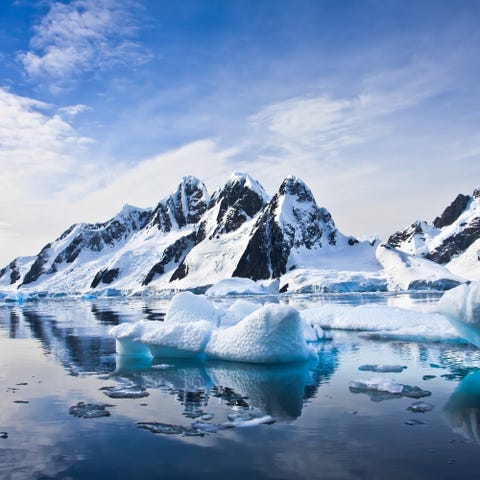 Beautiful snow-capped mountains Beautiful snow-capped mountains