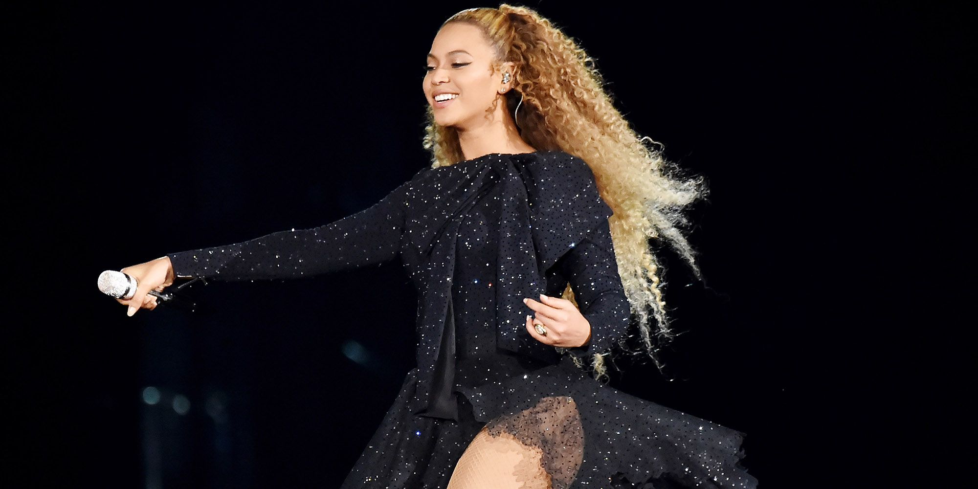 Beyonce Had To Be Rescued During Her Concert And Still Looked Flawless