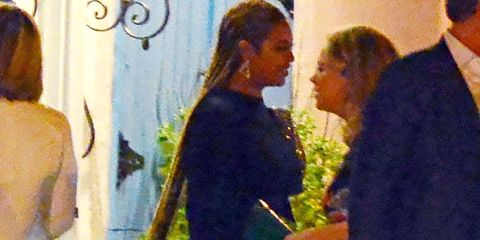 Beyonce's hair is down to her thighs