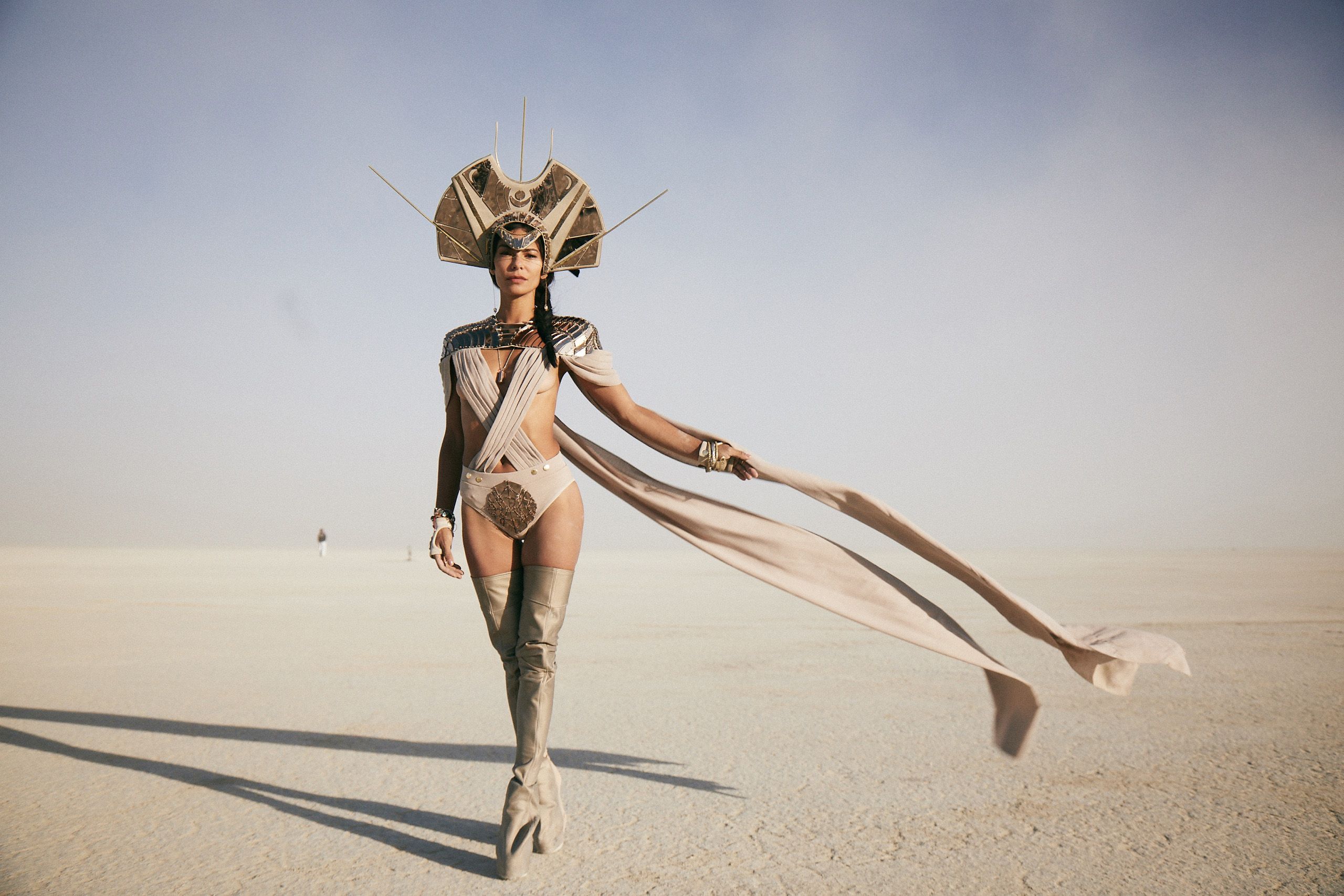 https://www.harpersbazaar.com/fashion/street-style/g22998209/burning-man-2018/