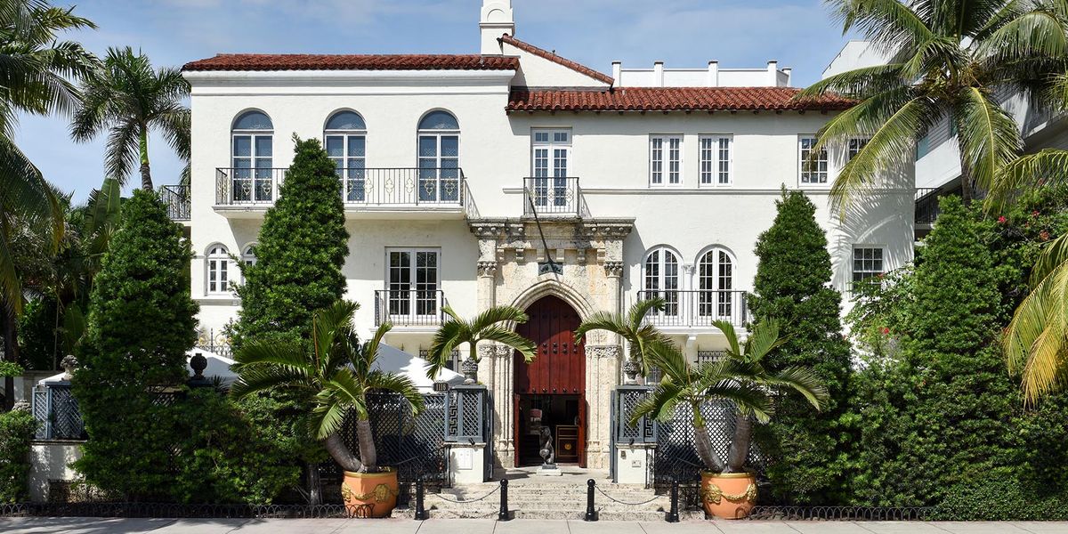 Versace Mansion Is Now A Hotel History Of Gianni Versace S Miami Home