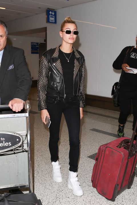 26 Fashionable Airport Outfit Ideas for Women - Celebrity Travel Looks