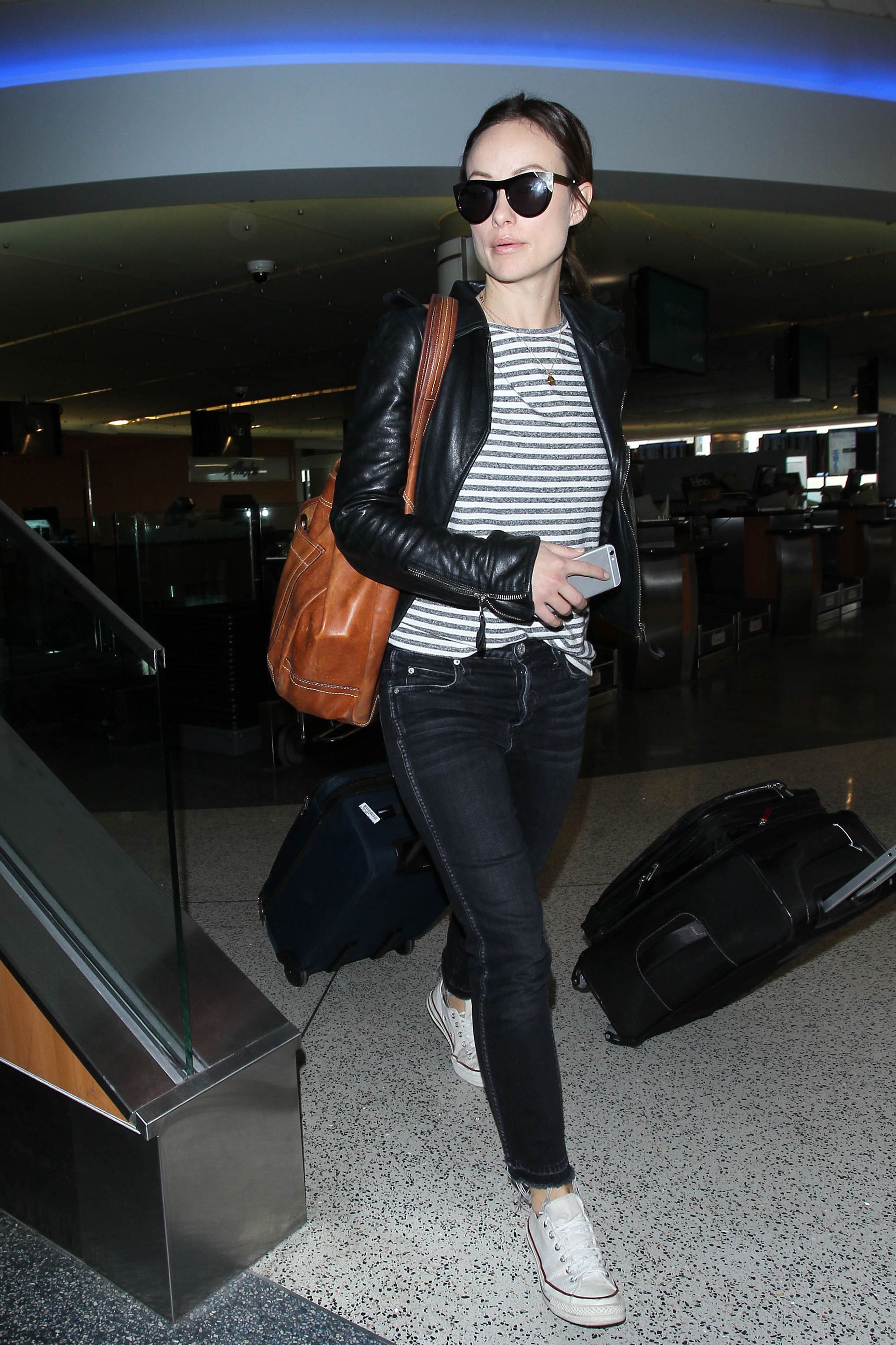 26 Fashionable Airport Outfit Ideas For Women Celebrity Travel Looks