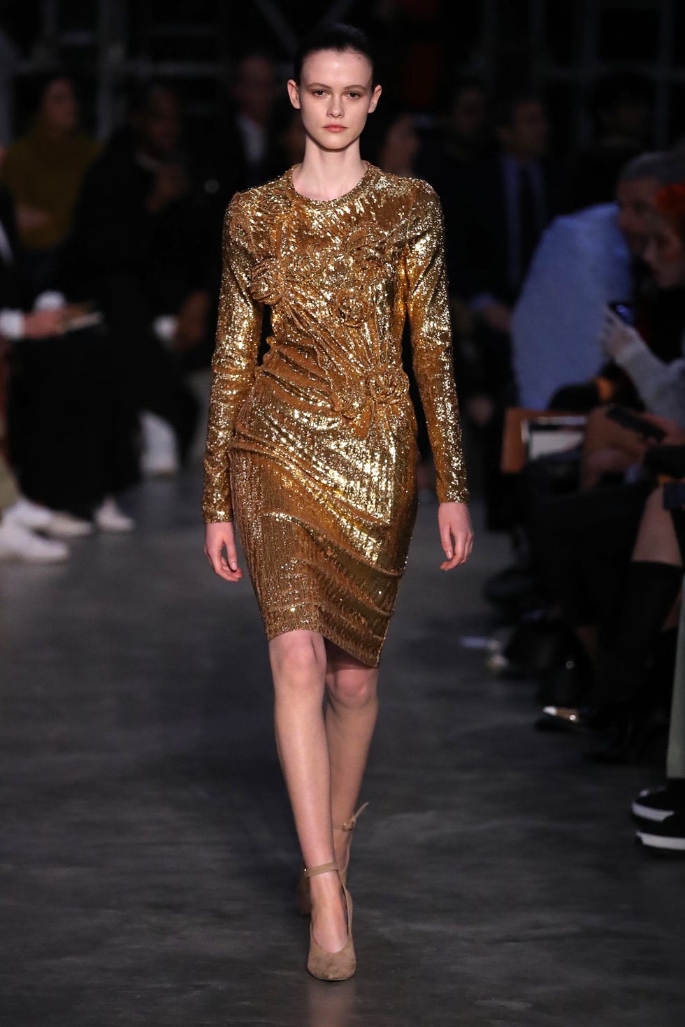 10 Tren Fashion Terbaru Terinspirasi dari Fall Runways 2019