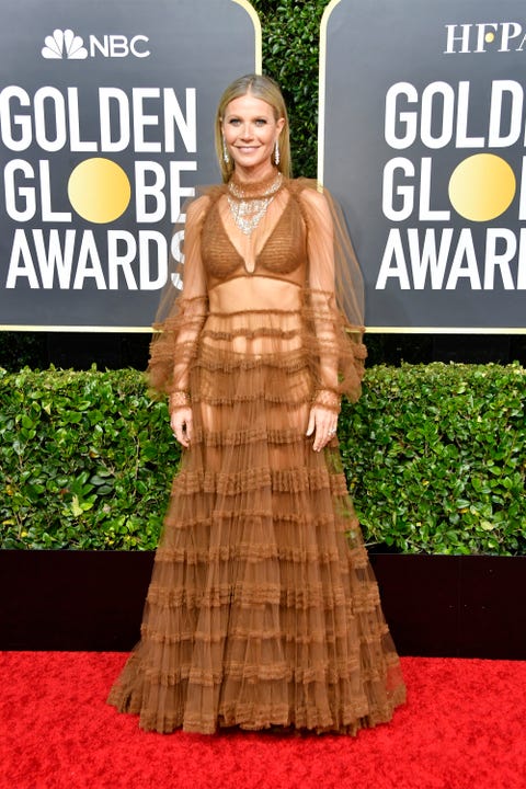 Meryl Streep Helps Helen Mirren With Her Broken Dress