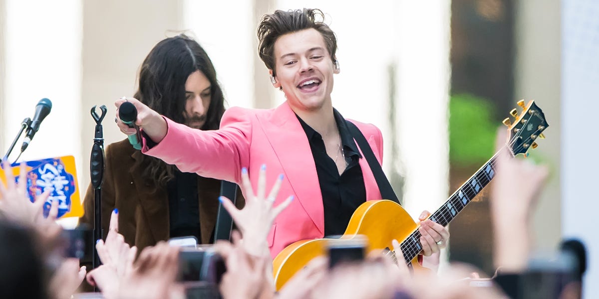 harry styles outfit pink