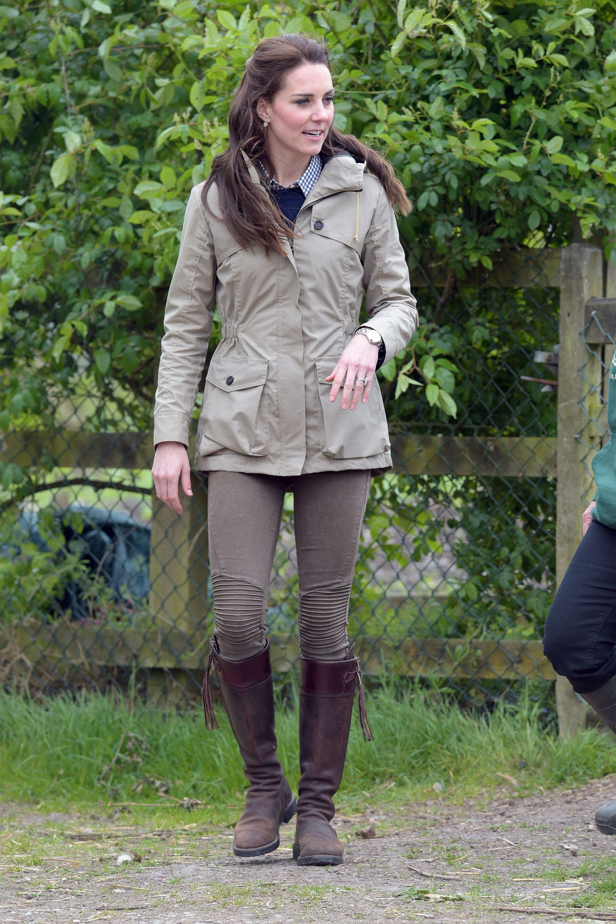 Kate Middleton Switching The Belts On Her Coats Is Best Winter Kate Middleton In Red Armani Suit Fashion And Beauty Pictures Of