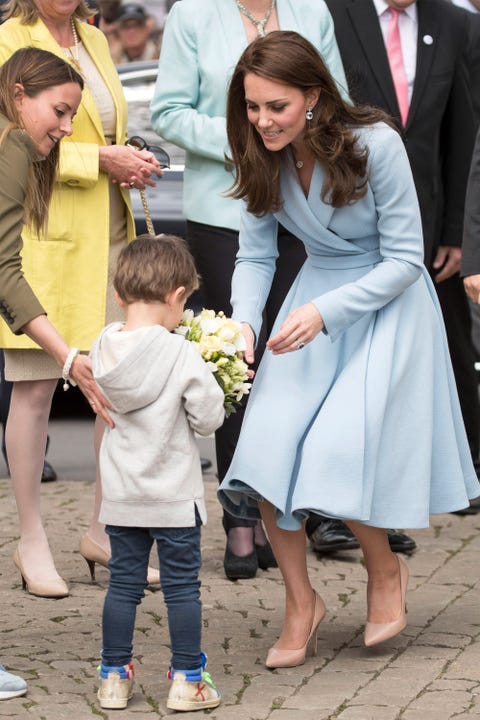 Boy Cries When He Meets Kate Middleton - Kate Middleton Meets Young Boy ...