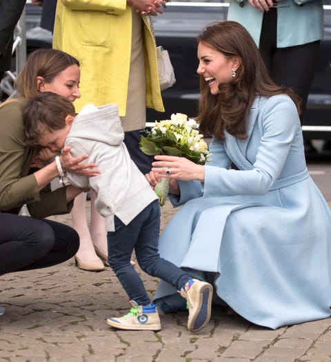 Boy Cries When He Meets Kate Middleton - Kate Middleton Meets Young Boy ...