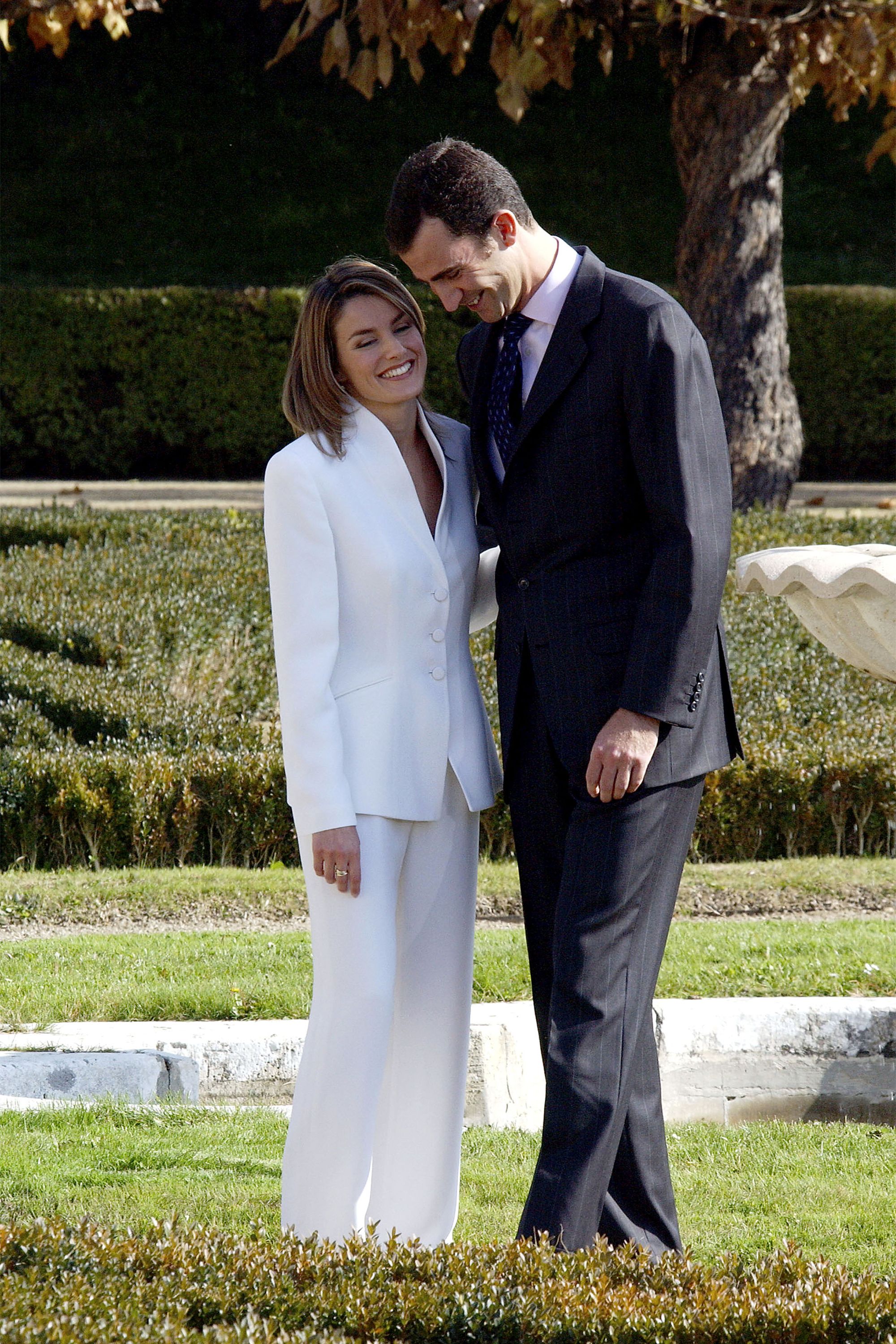 hbz-king-felipe-queen-letizia-cute-moments-2003-gettyimages-2702867-1558543665.jpg