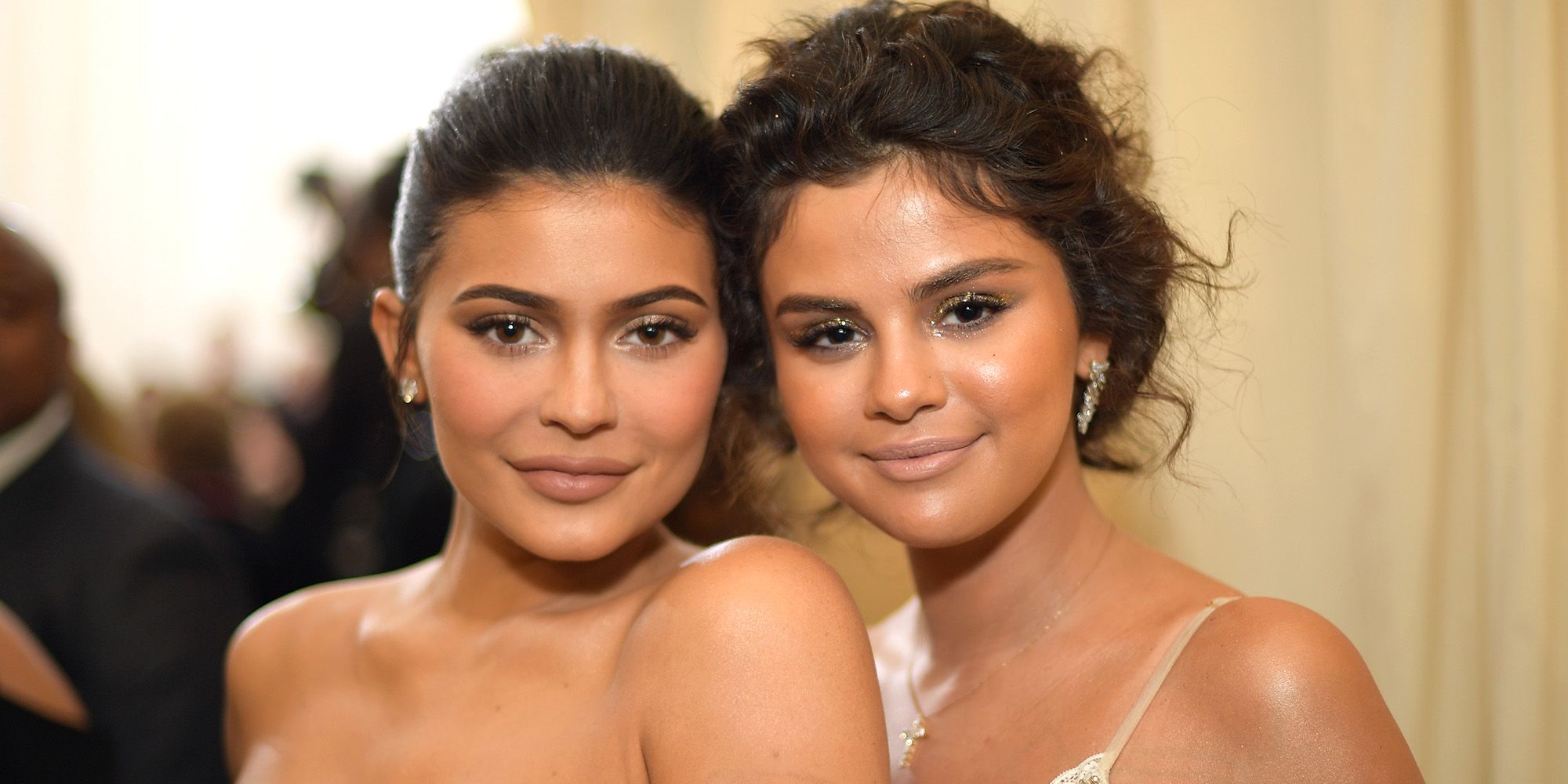 Selena Gomez Met Gala 2018 Spray Tan Twitter Reactions Selena Gomez Met Ball Spray Tan