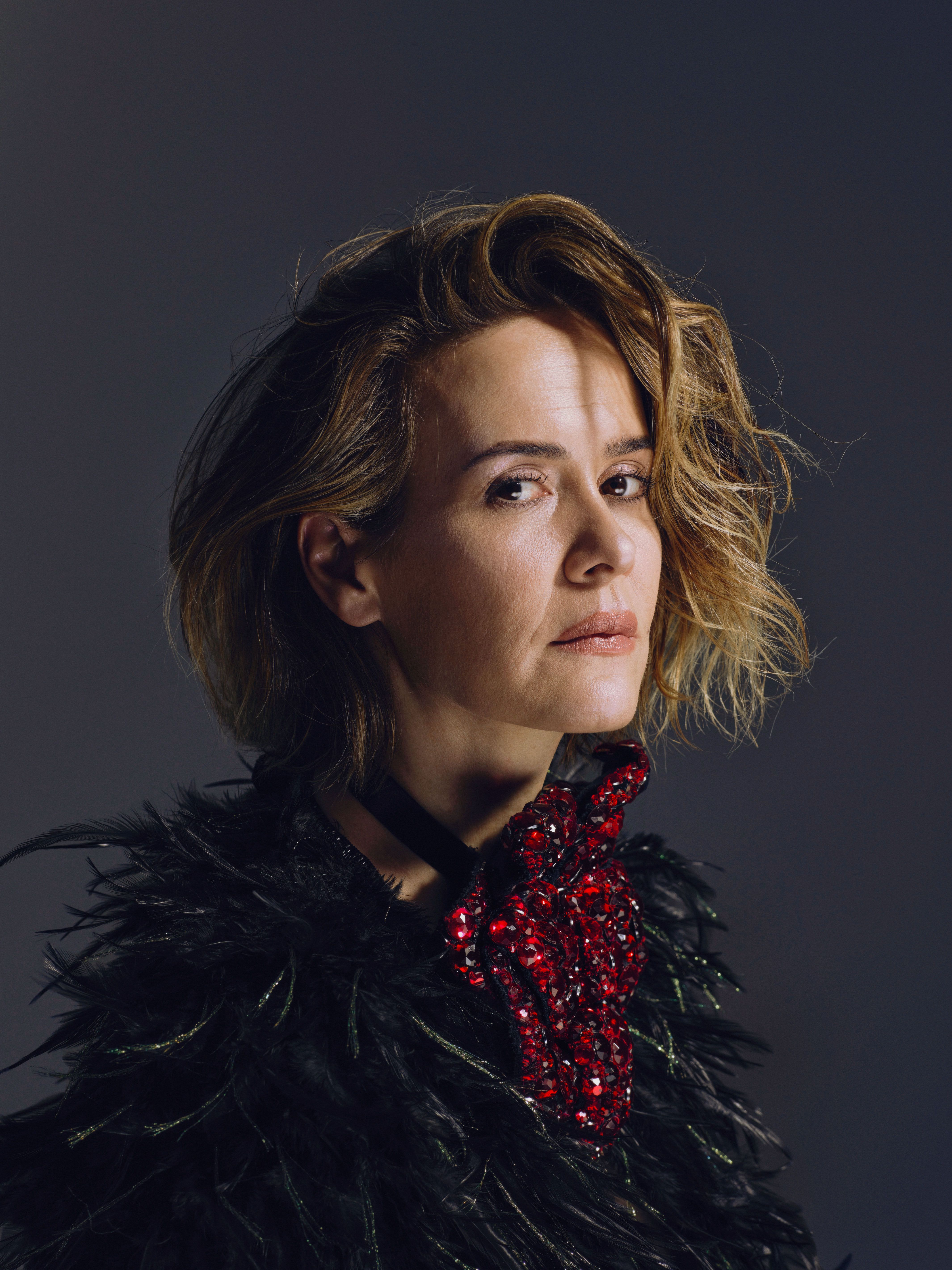 hbz-october-2020-sarah-paulson-03-1600646675.jpg