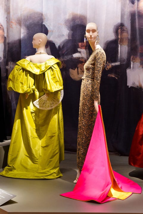 Oscar De La Renta Fashion Exhibit Photos - The Glamour and Romance of ...