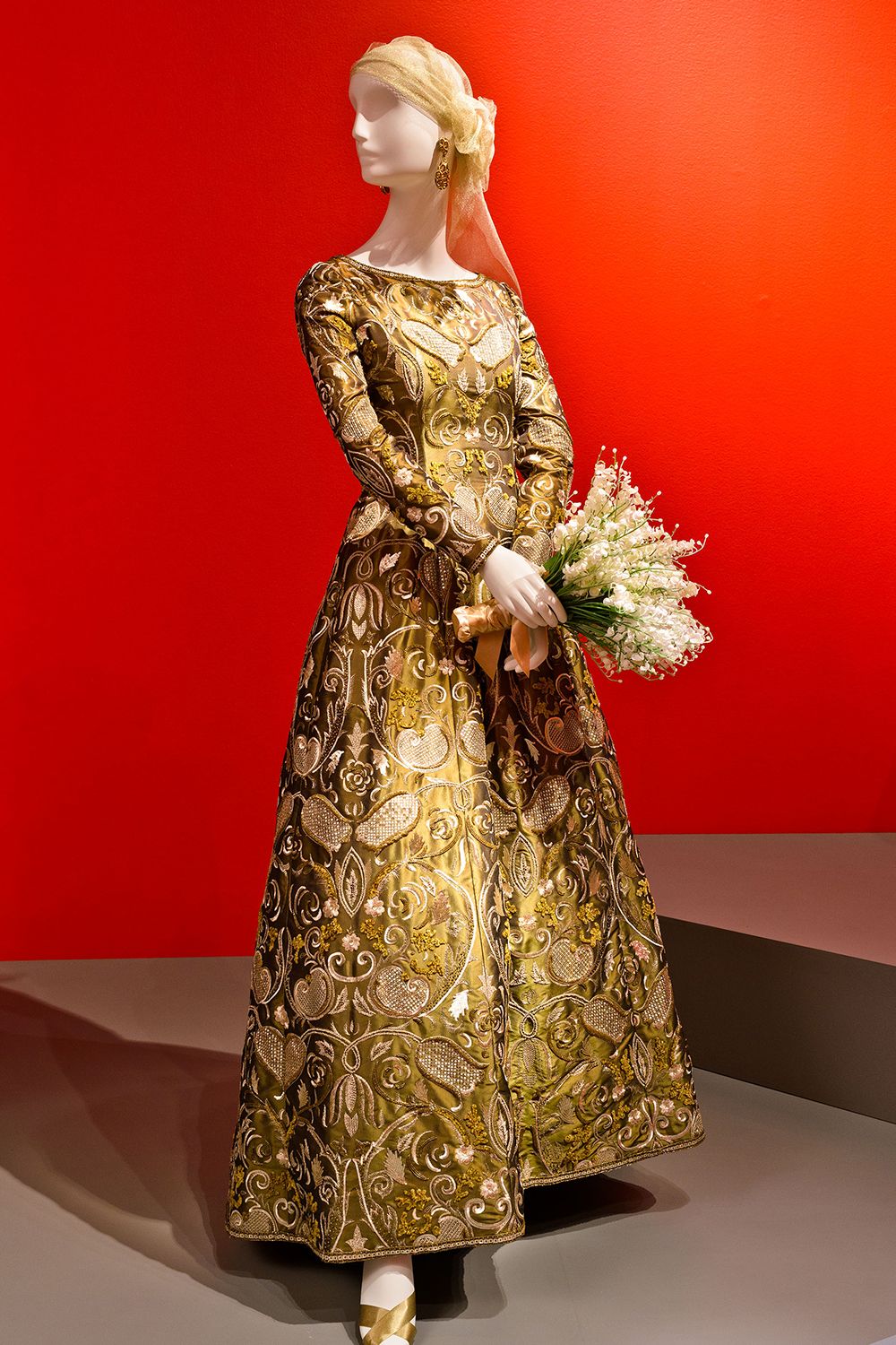 Oscar De La Fashion Exhibit Photos - The Glamour and Romance Oscar de la Renta