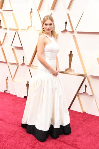 Saoirse Ronan Just Debuted Bangs And A Butterfly Clip On The