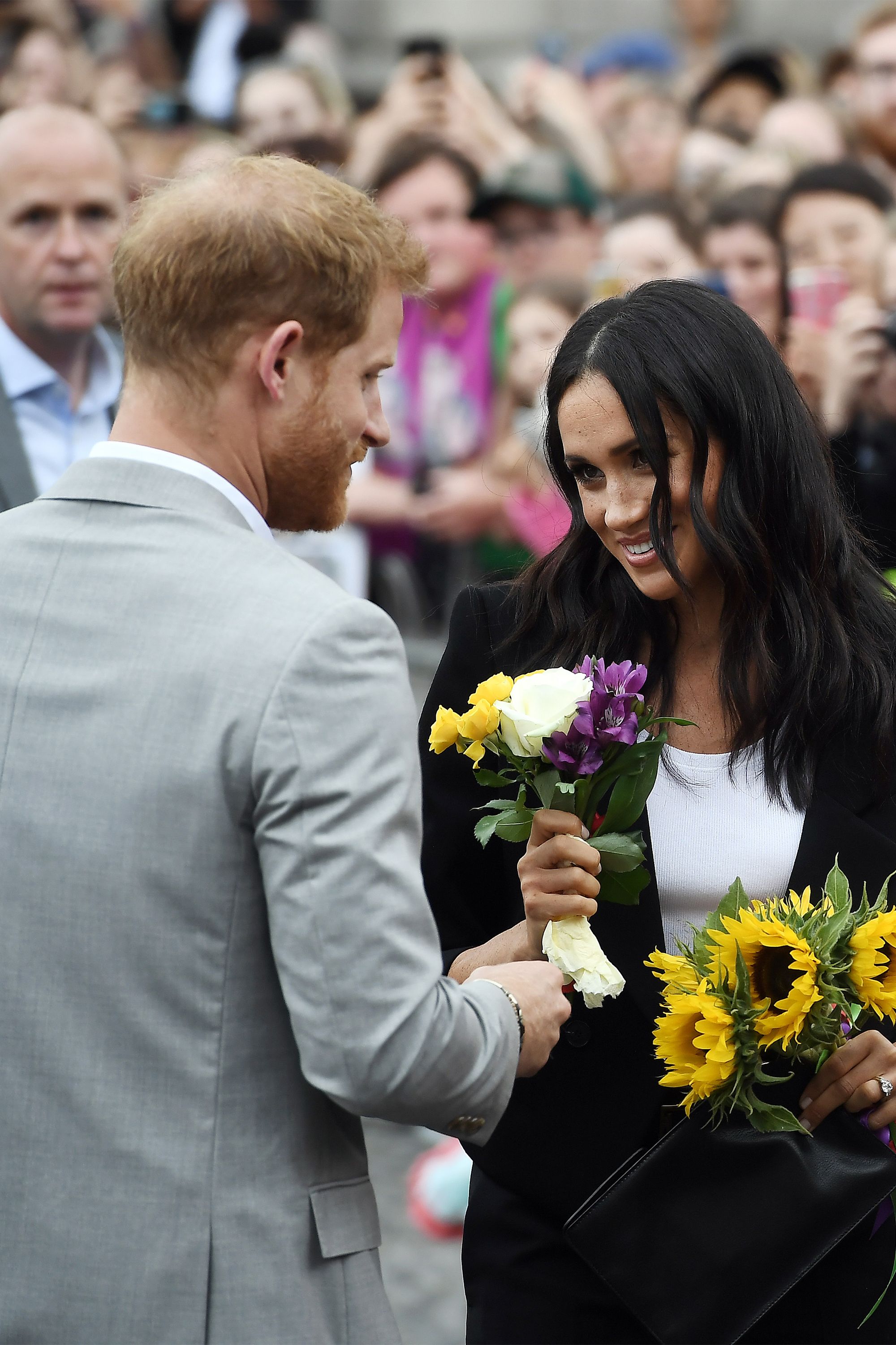https://hips.hearstapps.com/hmg-prod.s3.amazonaws.com/images/hbz-prince-harry-meghan-markle-cute-moments-2018-07-gettyimages-996145788-1557334673.jpg?crop=1xw:1xh;center,top
