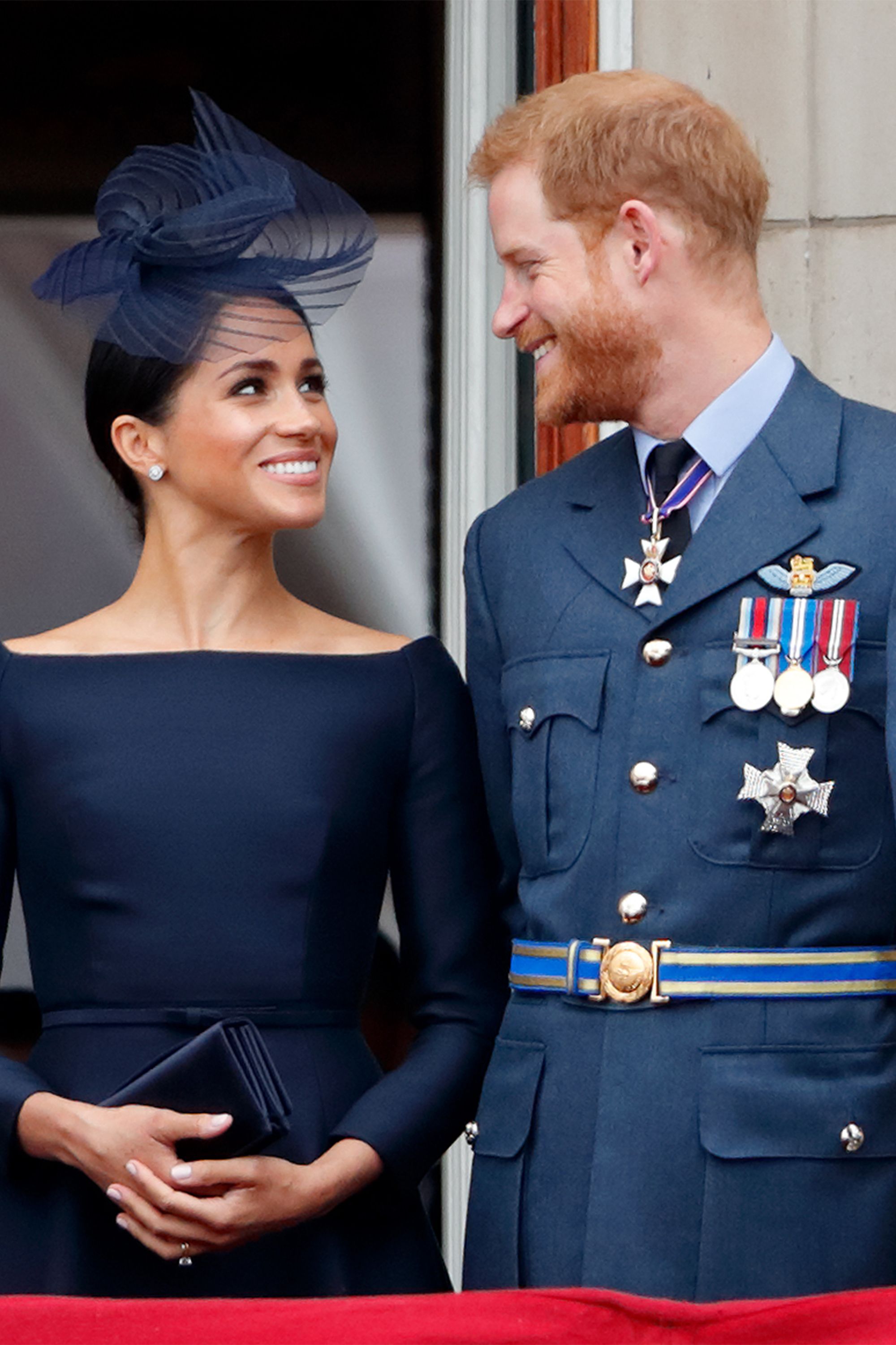 https://hips.hearstapps.com/hmg-prod.s3.amazonaws.com/images/hbz-prince-harry-meghan-markle-cute-moments-2018-07-gettyimages-997308004-1557334673.jpg?crop=1xw:1xh;center,top