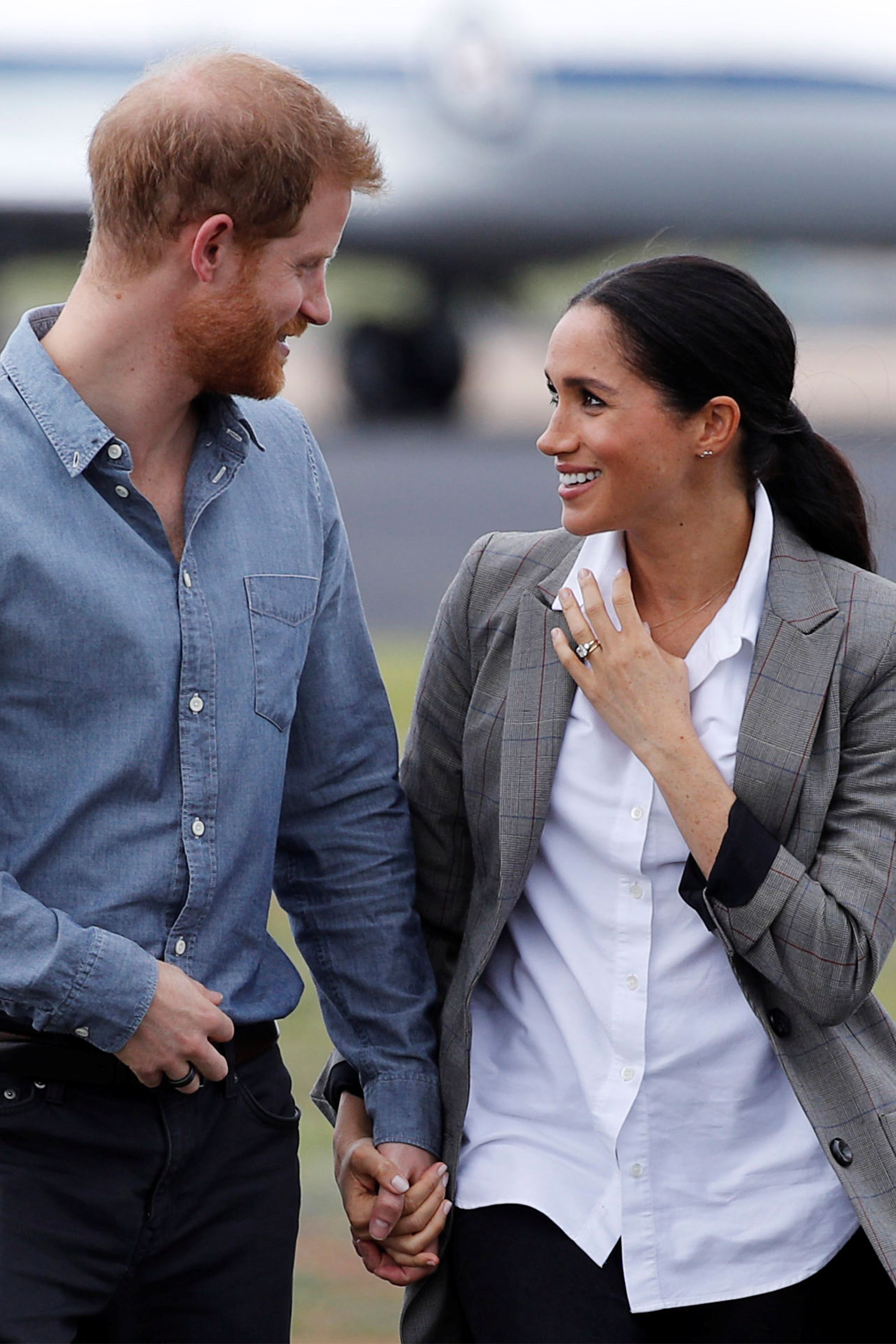 https://hips.hearstapps.com/hmg-prod.s3.amazonaws.com/images/hbz-prince-harry-meghan-markle-cute-moments-2018-10-gettyimages-1052312708.jpg?crop=1xw:1xh;center,top