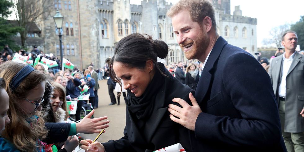 https://hips.hearstapps.com/hmg-prod.s3.amazonaws.com/images/hbz-prince-harry-meghan-markle-cute-moments-gettyimages-906438596-1523378906.jpg?crop=1xw:1xh;center,top