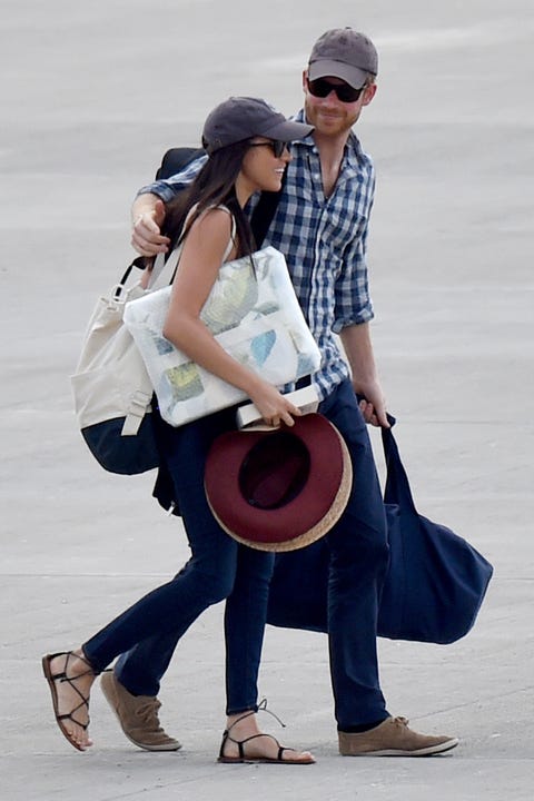 prince harry and meghan markle african safari vacation coordinating christmas outfits
