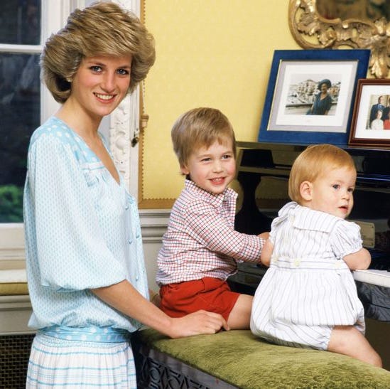 This image has an empty alt attribute; its file name is hbz-princess-diana-family-1985-gettyimages-79732254-1504121785.jpg