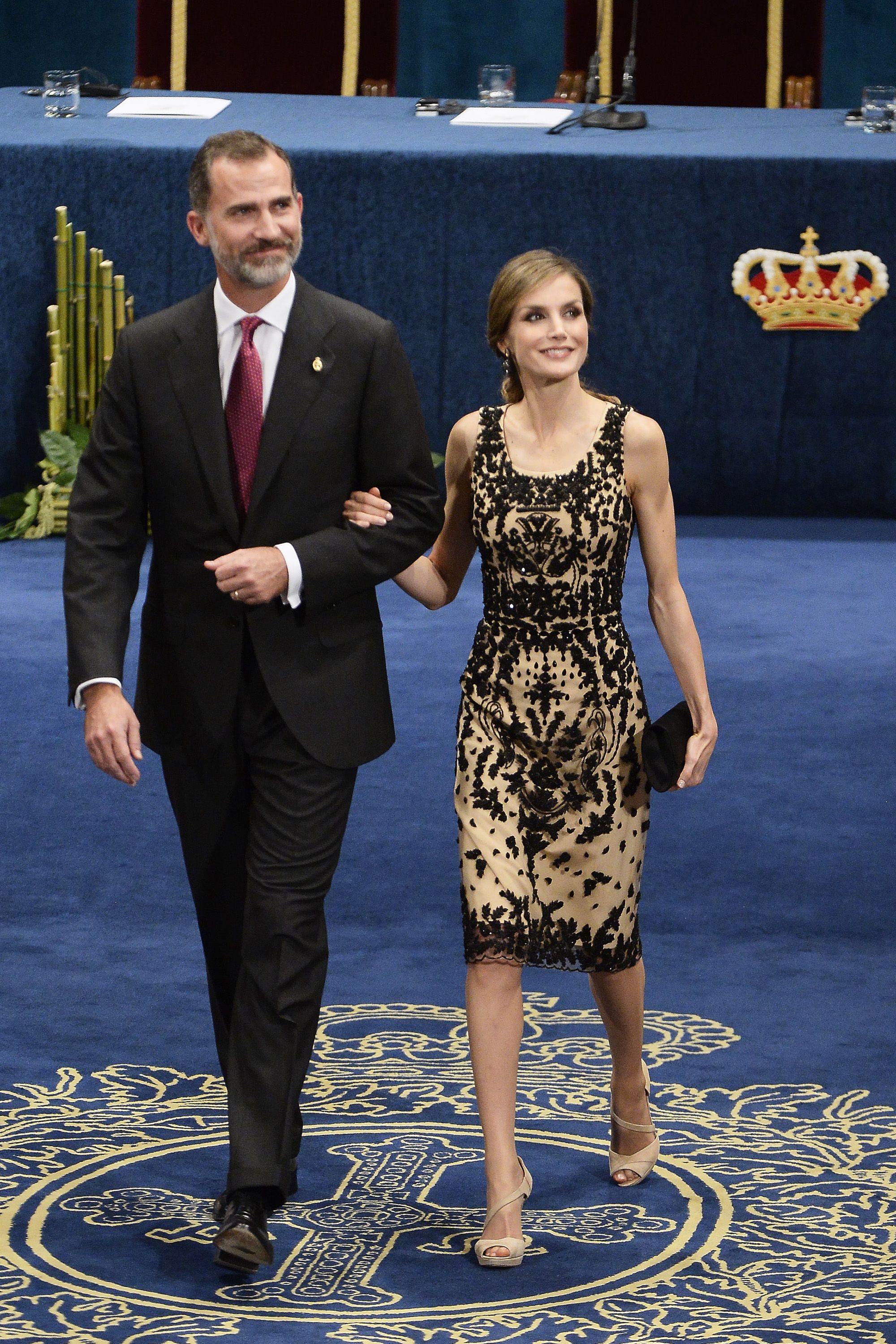 hbz-queen-letizia-style-2016-10-gettyimages-616074192-1527717473.jpg