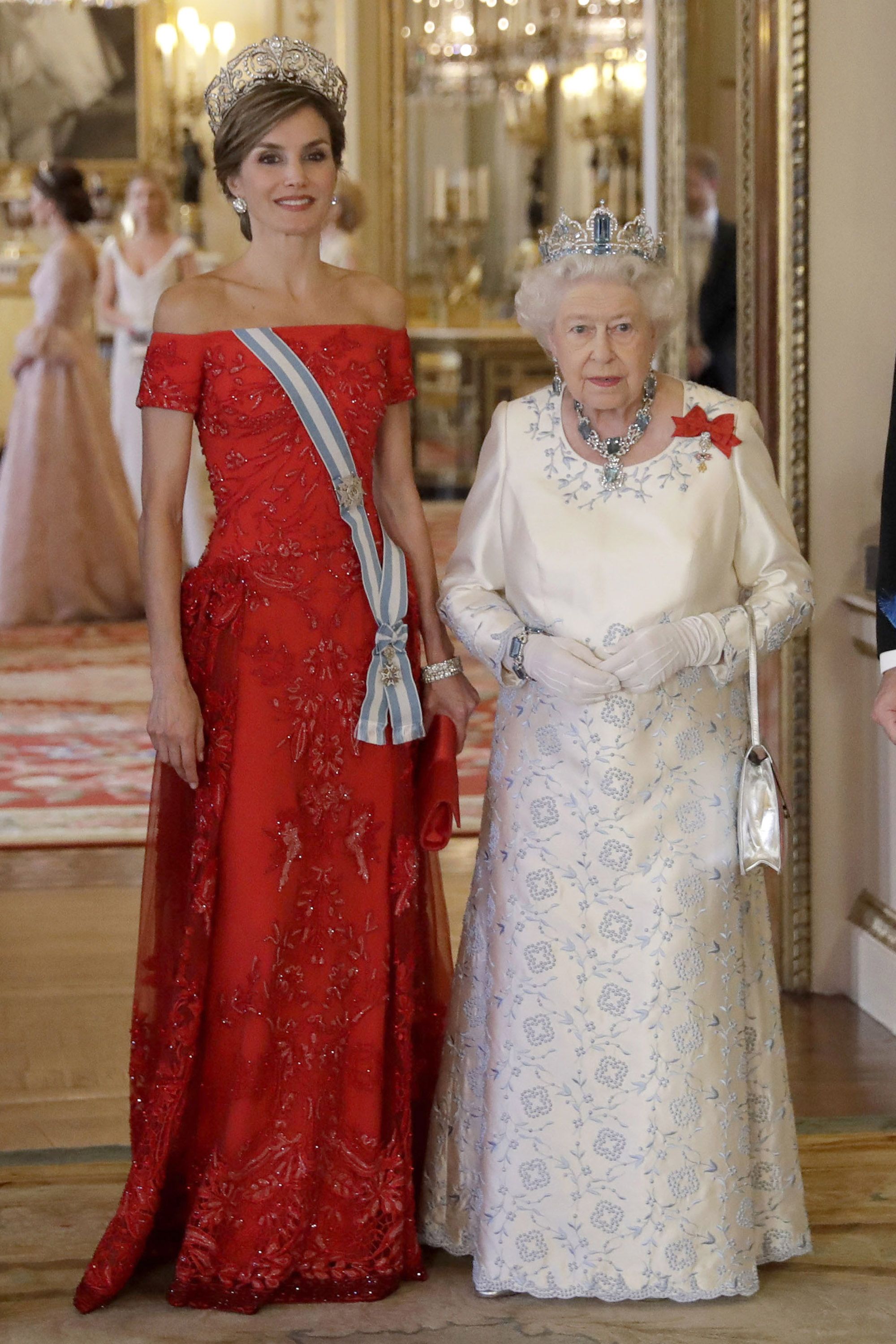 queen letizia red dress