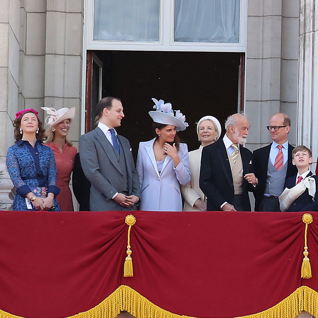 Every Royal Family Member on the Buckingham Palace Balcony ...