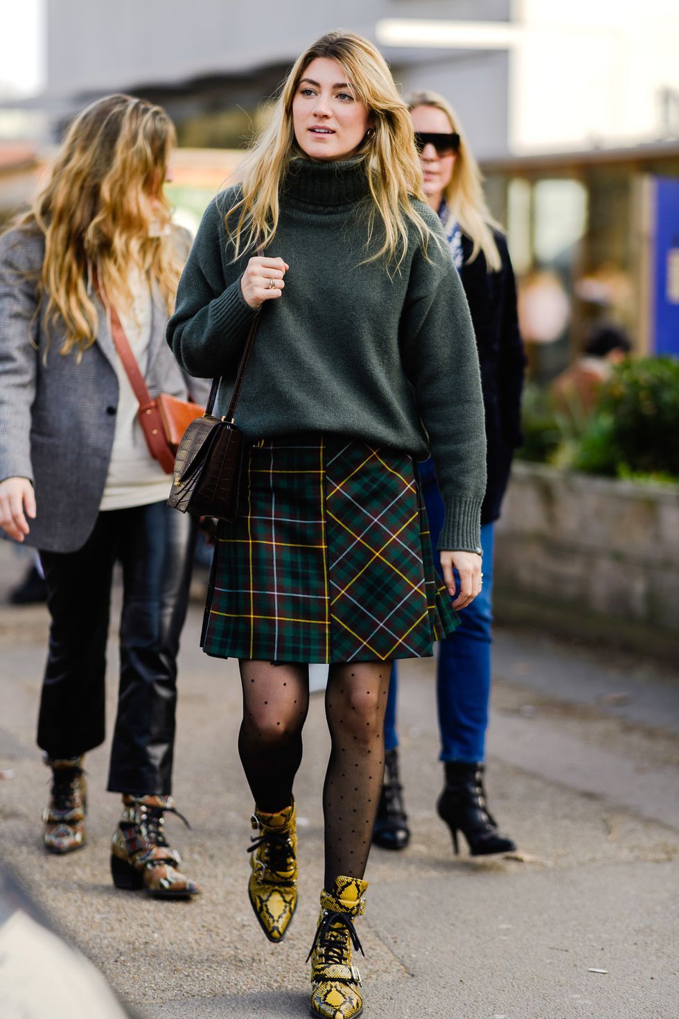 skirt outfits with boots