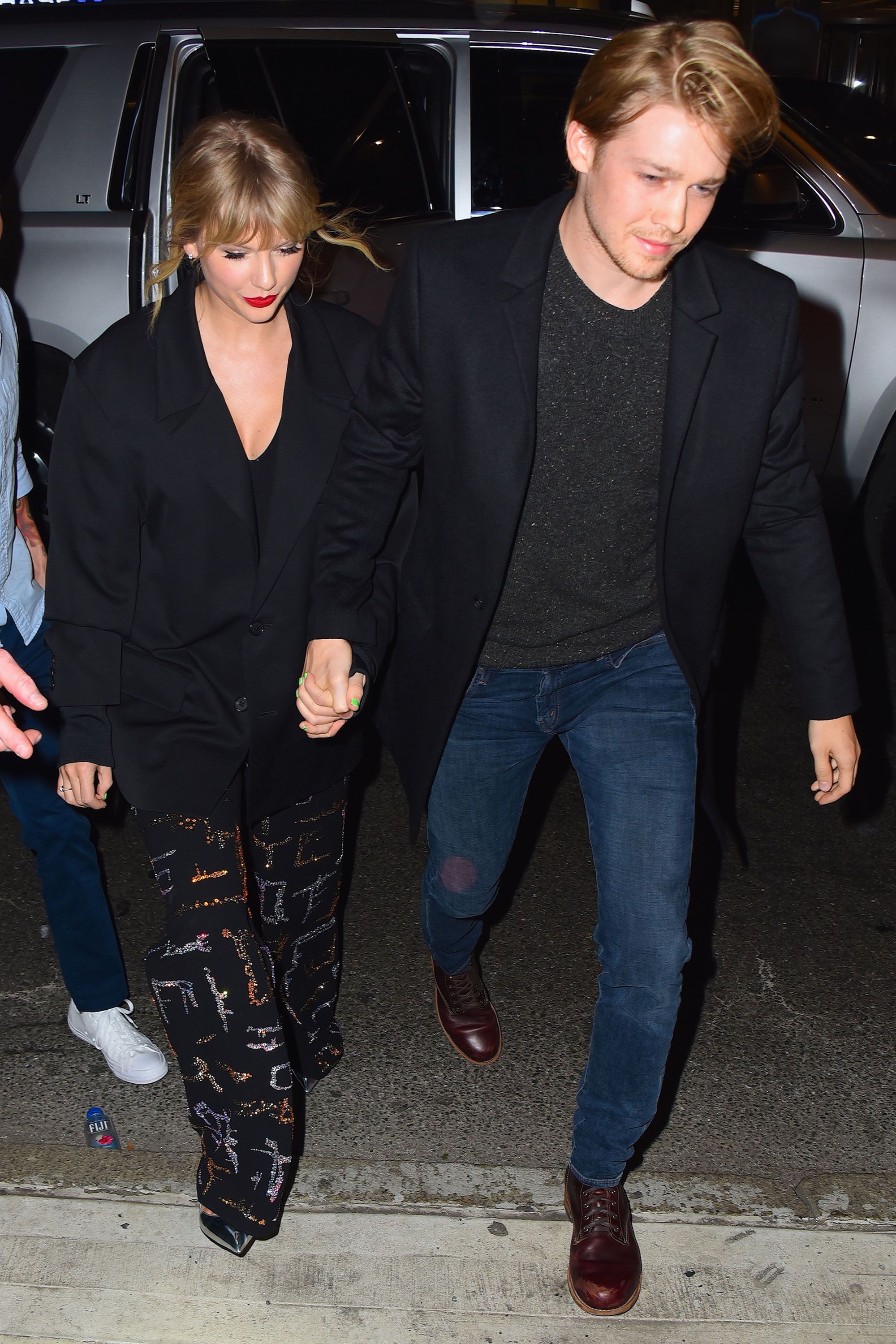 Taylor Swift And Joe Alwyn Show Pda Arriving To Snl After Party