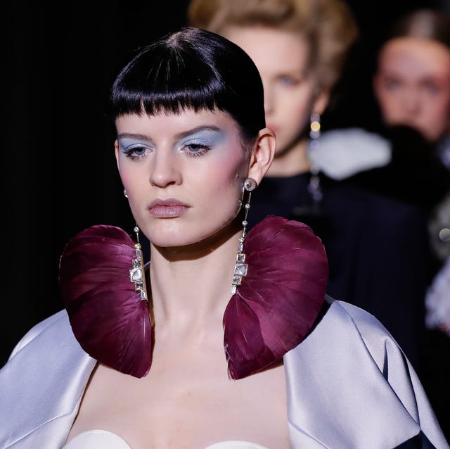年春夏ビューティトレンド オートクチュールコレクションに学ぶ 4つのヘアアイデア ハーパーズ バザー Harper S Bazaar 公式 年春夏ビューティトレンド オートクチュールコレクションに学ぶ 4つのヘアアイデア ハーパーズ バザー Harper S Bazaar 公式