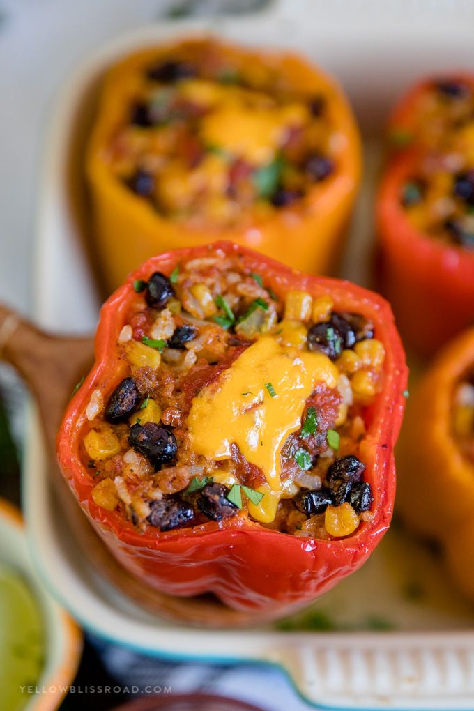 25 Easy Healthy Dinner Recipes - Turkey Taco-Stuffed Peppers﻿