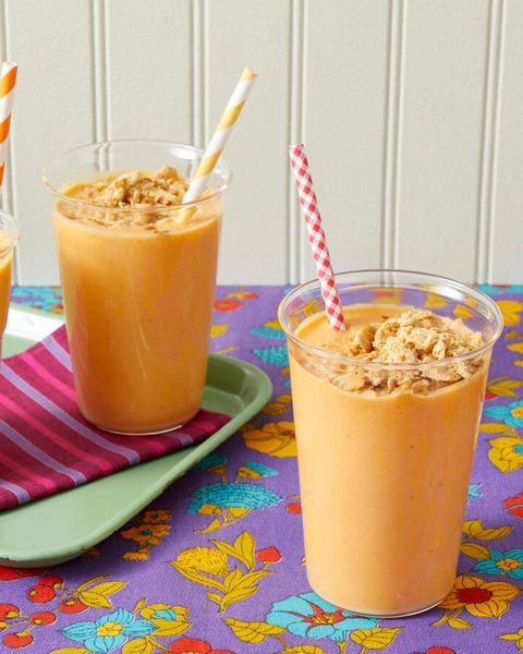 pumpkin smoothies with granola and straws