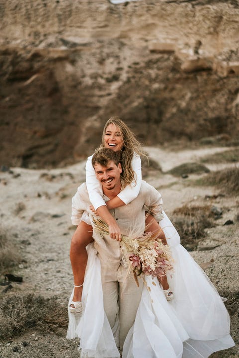  helena and henry got married in santorini in an 'elopement wedding' a wedding in 'petit committee' where the bride dazzled with an alicia wheel tutu