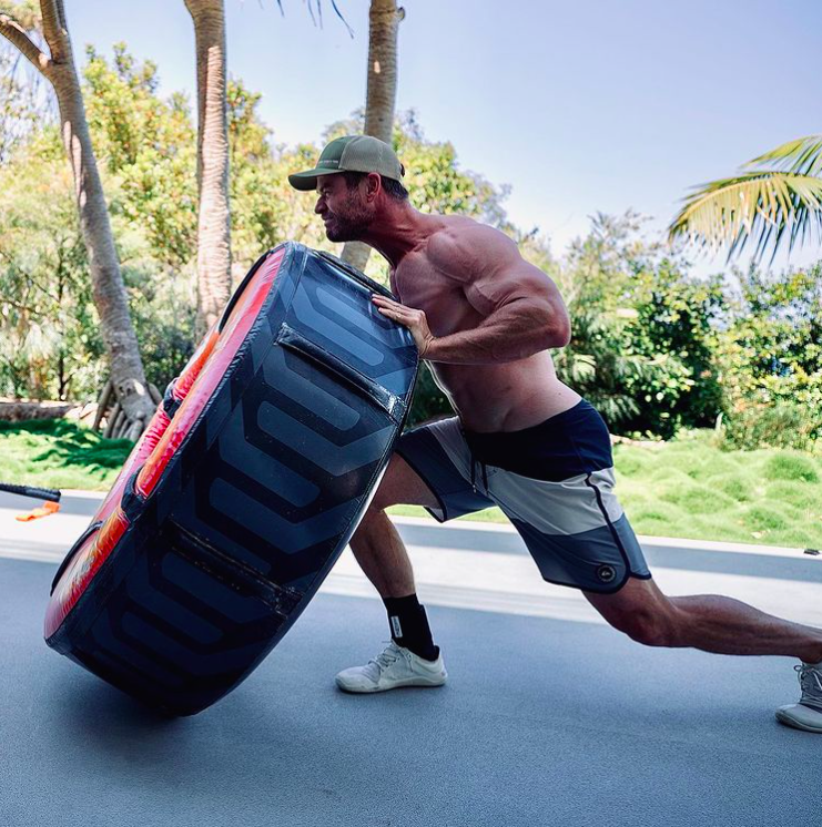 Chris Hemsworth Is Jacked Like Hulk New Workout Photo