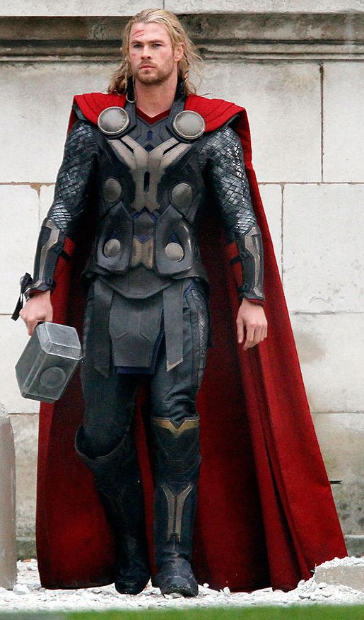 Proscrito Derritiendo partícipe Chris Hemsworth reventó los trajes de Thor con sus músculos