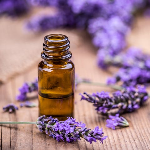 the best essential oils to add to your bath safely