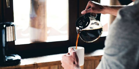 コーヒーを飲むのをやめると 脳と身体にどのような変化が起こるのか