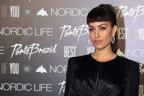 Hiba Abouk luce nuevo look La actriz se ha cortado un flequillo corto
que le sienta de maravilla