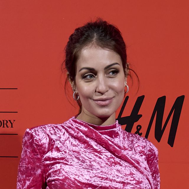 Hiba Abouk, de fiesta de terciopelo de H&M