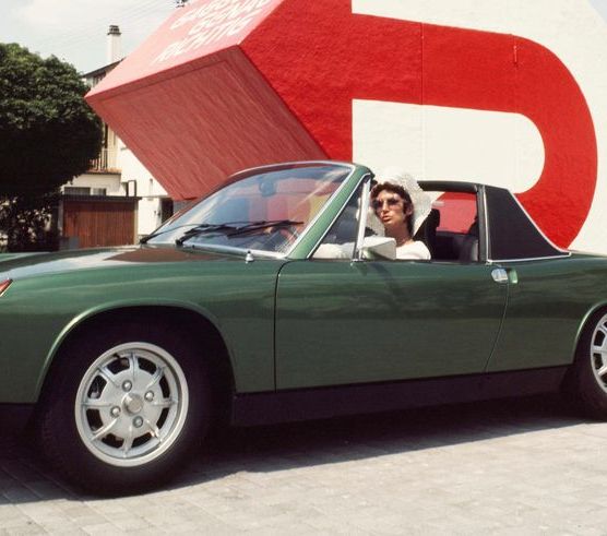 ポルシェが 914 初生産から50周年を記念し 希少写真を公開