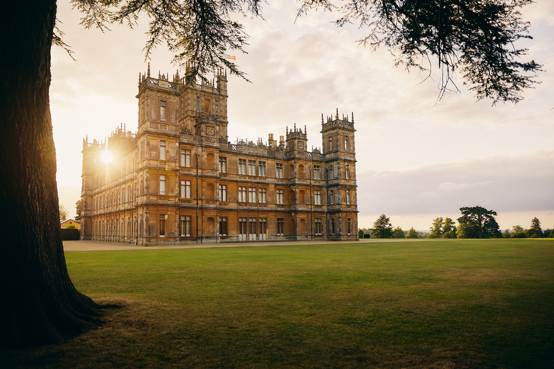 You Can Now Book A Night At Downton Abbey S Highclere Castle On