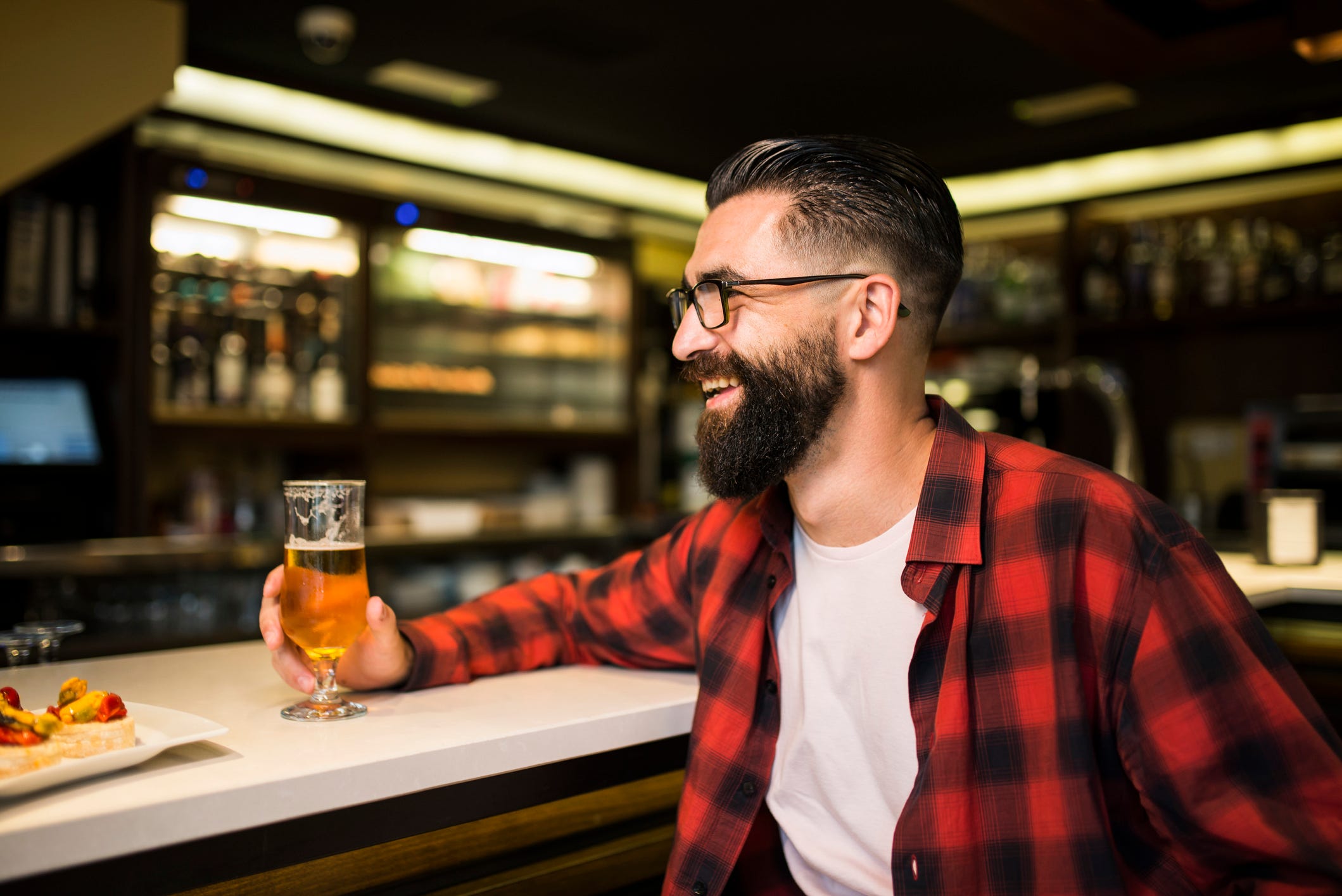 Why Going to a Bar Alone Is Surprisingly Enjoyable