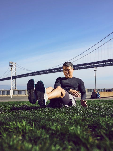 HLH040121_081 Nachdem er sich im letzten Sommer dem Krafttraining verschrieben hatte, reduzierte der 44-jährige Fitbit-CEO James Park sein Körperfett um etwa 20 Prozent und verbesserte sowohl sein Gleichgewicht als auch seine gesamte Körperkraft
